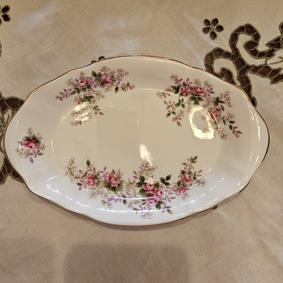 3pc "Lavender Rose" Cream and Sugar with Tray, by Royal Albert. - Picture 3 of 10